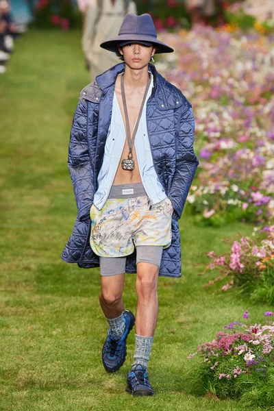 Look 17